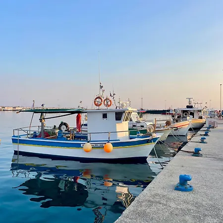 Sto Spiti Limani Nea Skioni